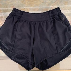 black lululemon hotty hot short